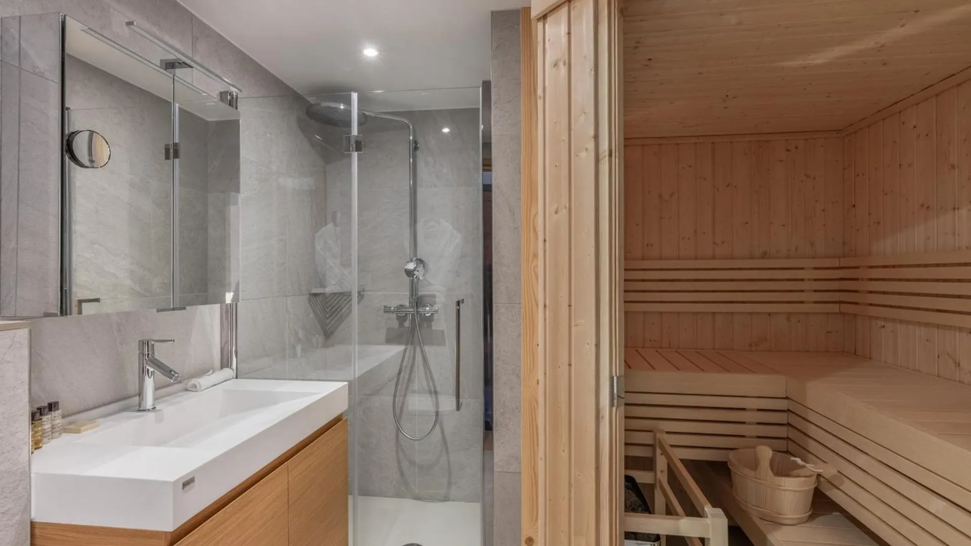 Splendide Appartement Avec Sauna A Courchevel Moriond, Proche Telecabine Et Pistes - Fr-1-563-139